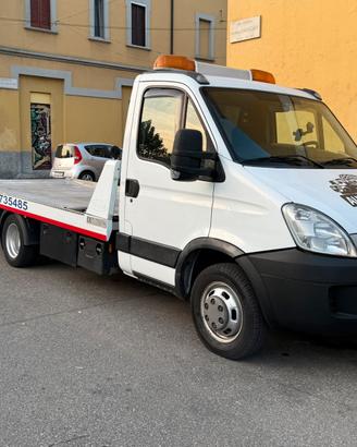 Carroattrezzi iveco daily