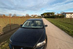 la macchina è a tutta velocità