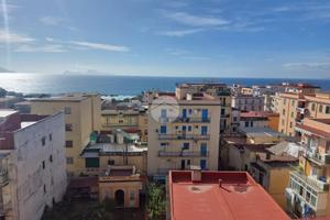 2 LOCALI A TORRE DEL GRECO