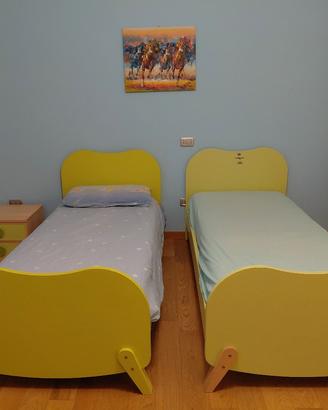 Letti singoli completi+comodino (anche separati) 