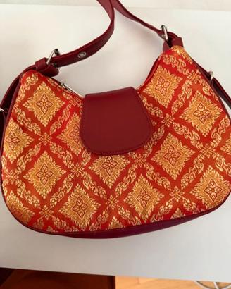 Borsa hobo in seta thailandese rossa e oro