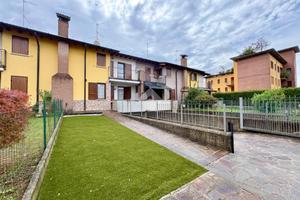 VILLA A SCHIERA A PONTEVICO