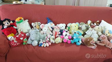 Dono peluche e bambole di porcellana 