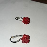 Orecchini rosellina rossa con chiusura monachella