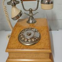Antico telefono in radica con placca in oro