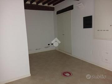 UFFICIO A LANGHIRANO