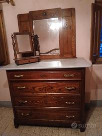 Mobile antico da camera 