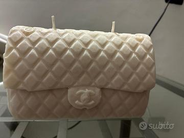 candela a forma di pochette coco chanel