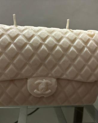 candela a forma di pochette coco chanel