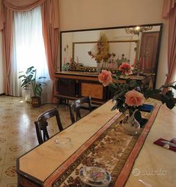 Sala da pranzo stile Impero foglia oro