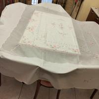 Copriletto matrimoniale ricamato