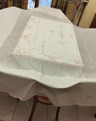 Copriletto matrimoniale ricamato