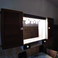 Specchiera Bagno e 2 armadietti.con cassettini