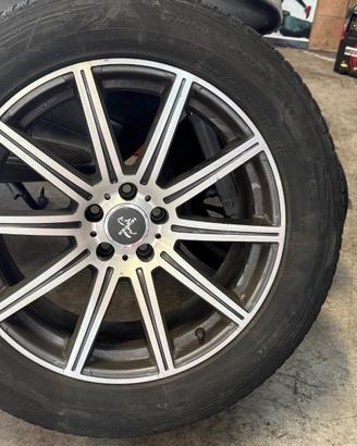 Gomma invernale Hankook 255/55R19/111V con cerchi 