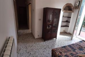 Libera camera singola ampia e luminosa