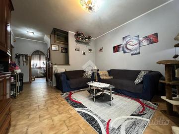 VILLA A SCHIERA A CAPANNORI