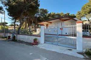 Villa e terreno a Chiatona in pineta