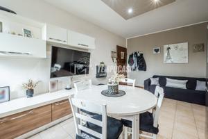 Trilocale al primo piano con balcone e ampio garag