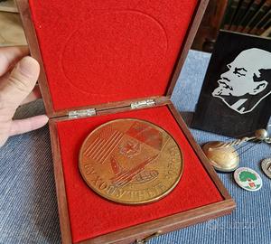 Unica sul web : medaglia tavolo Urss/Soviet + box 