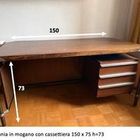 Scrivania vintage in mogano con cassetti