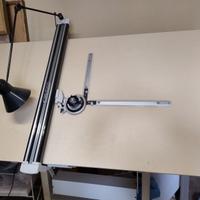 Tavolo da disegno con tecnigrafo