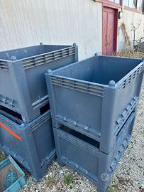 contenitori industriali in plastica impilabili VAR