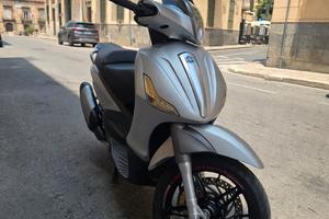 Beverly 350 Sport touring 