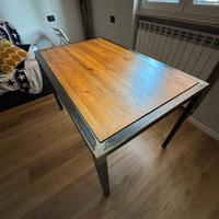 Tavolo industriale fatto a mano