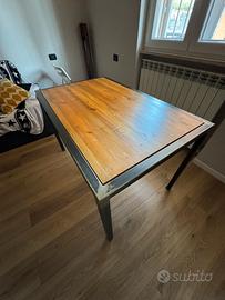 Tavolo industriale fatto a mano