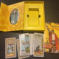Mazzi di carte Tarot e libri