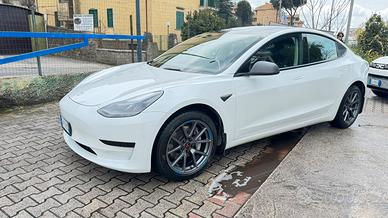 Tesla model 3 RWD