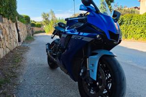 Yamaha r1 2021