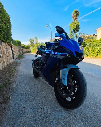 Yamaha r1 2021