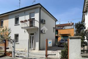 CASA SEMINDIPENDENTE A MOLINELLA