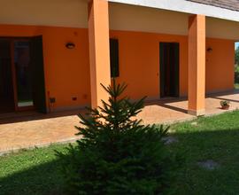 Appartamento con ampio giardino camin -pd-