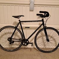 Bicicletta 7 rapporti nera