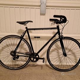 Bicicletta 7 rapporti nera