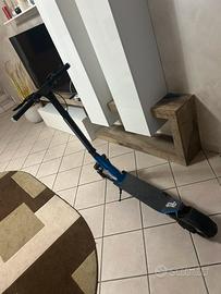 Monopattino elettrico aprilia
