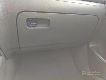 Cassetto portaoggetti VOLKSWAGEN GOLF 5 del 2004