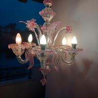 Lampadario cristallo di Murano bianco e rosa.