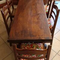 Tavolo e sedie in legno 