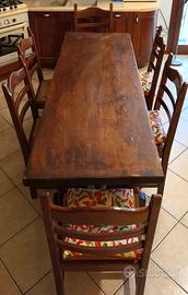 Tavolo e sedie in legno 