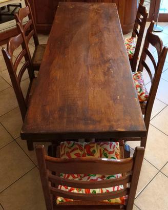 Tavolo e sedie in legno 