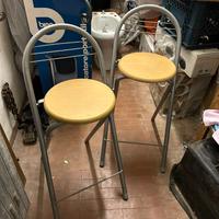 1 sgabello con seduta tonda 