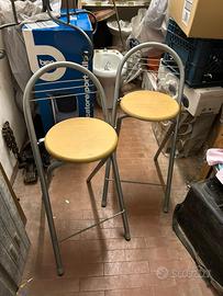 1 sgabello con seduta tonda 