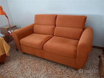 1 divano letto e 1  poltrona reclinabile.
