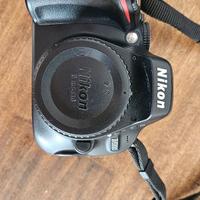 Macchina fotografica reflex Nikon D5100 e ottiche