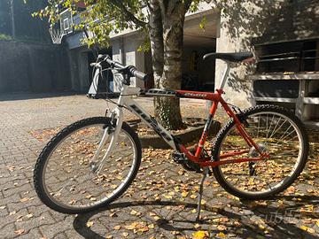 Mountain Bike 26’’ -rossa e bianca- Shimano