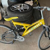 Bicicletta biammortizzata della di marca Scout