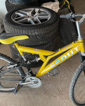 Bicicletta biammortizzata della di marca Scout